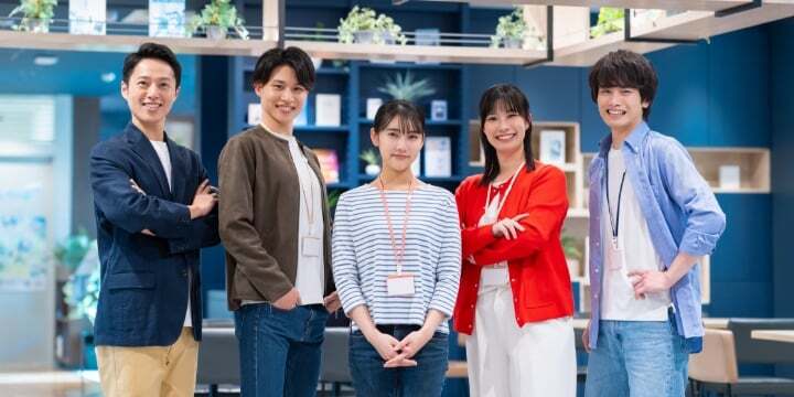 C社